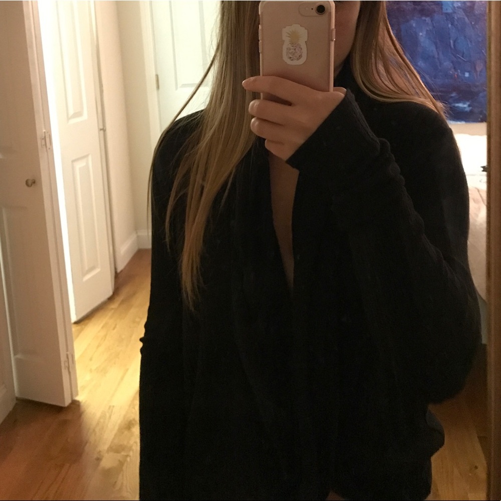 Fabletics cross in front Sweater!