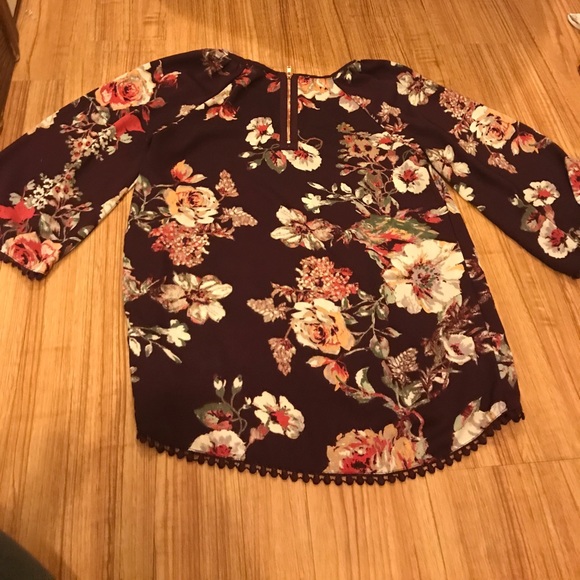 Top - Picture 2 of 2