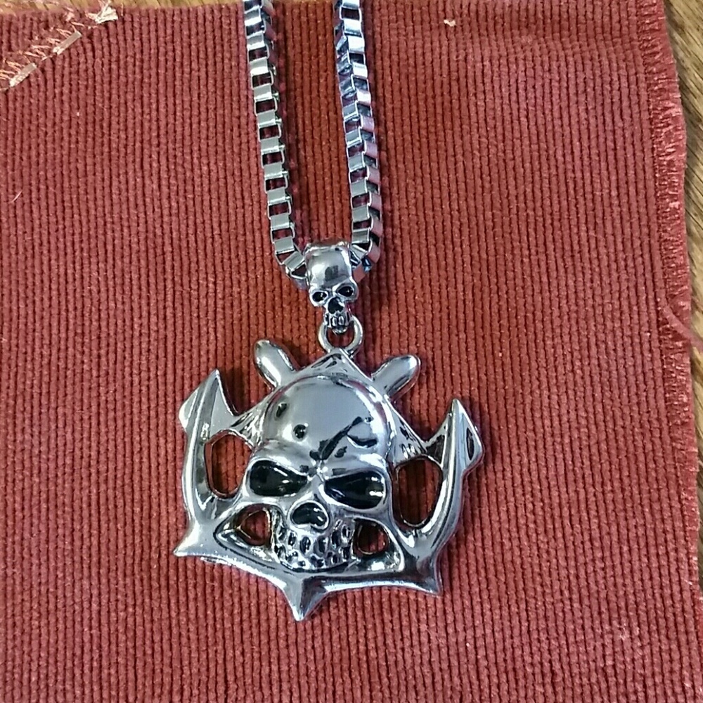 Pirate skull, chain rock style