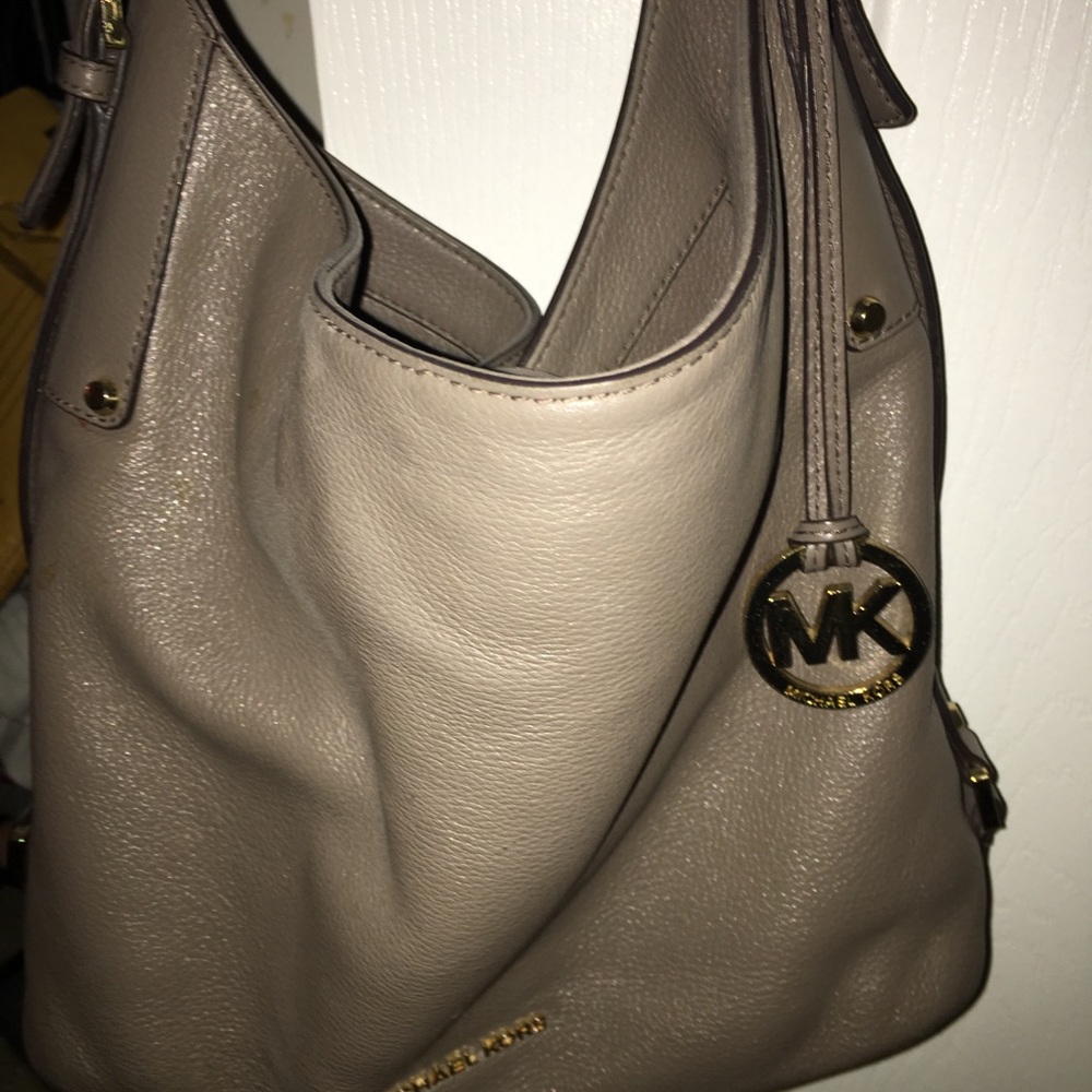 Michael Kors leather shoulder bag. Bedford