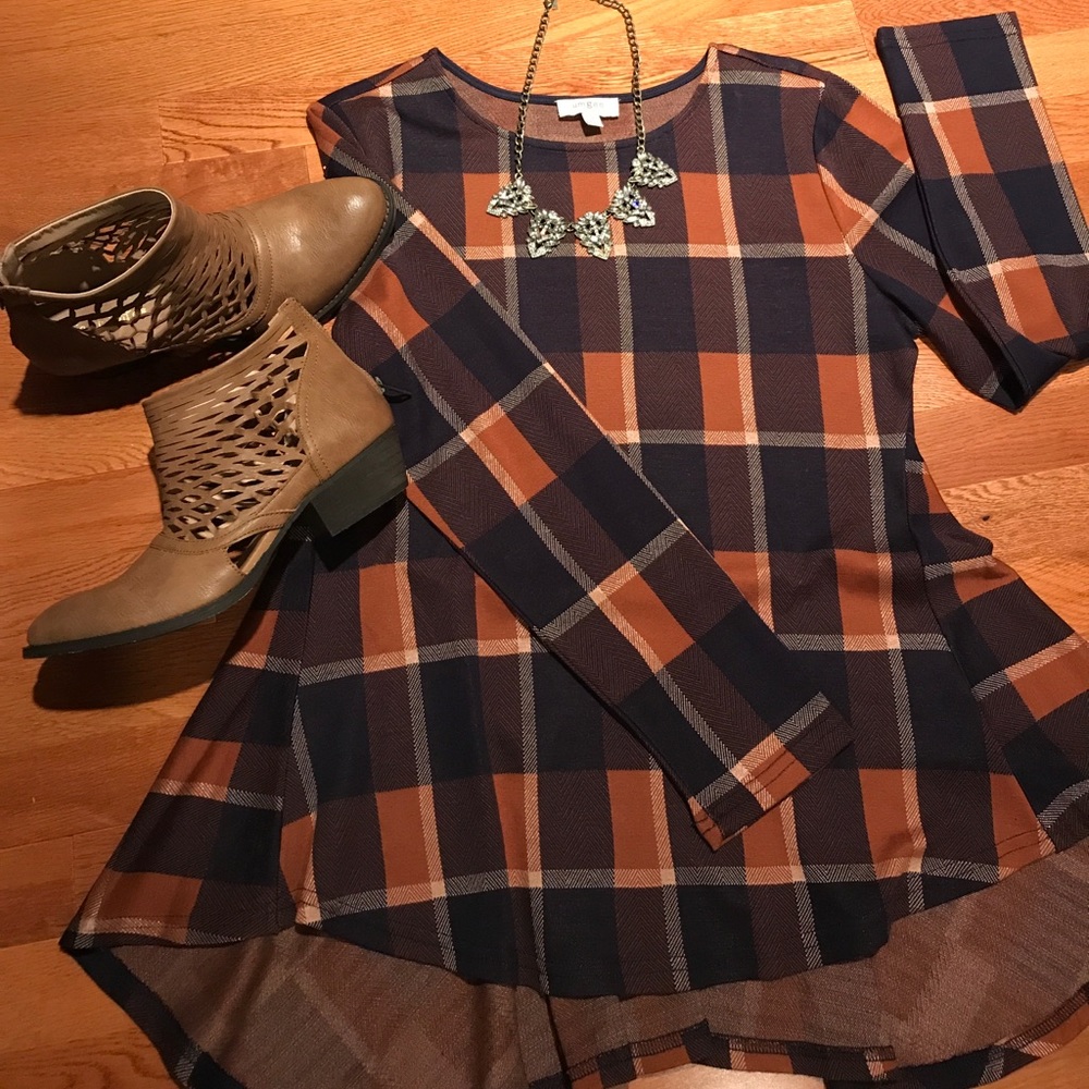 Brown and navy Umgee top. Sz medium.