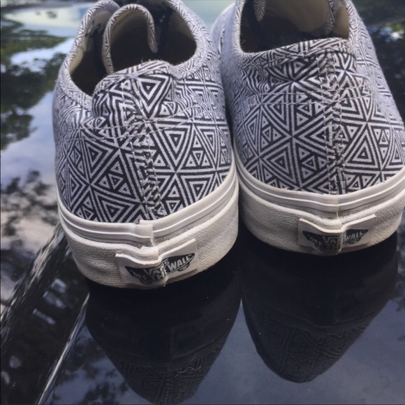 Vans - Picture 3 of 3