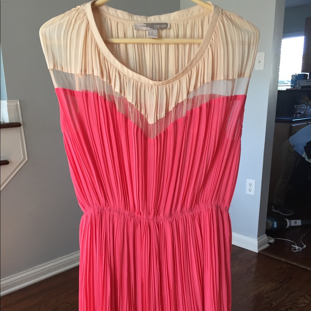 Forever 21 Two Toned Pink Pleated Sleeveless Dress