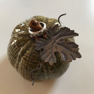 Tiffany’s flower ring