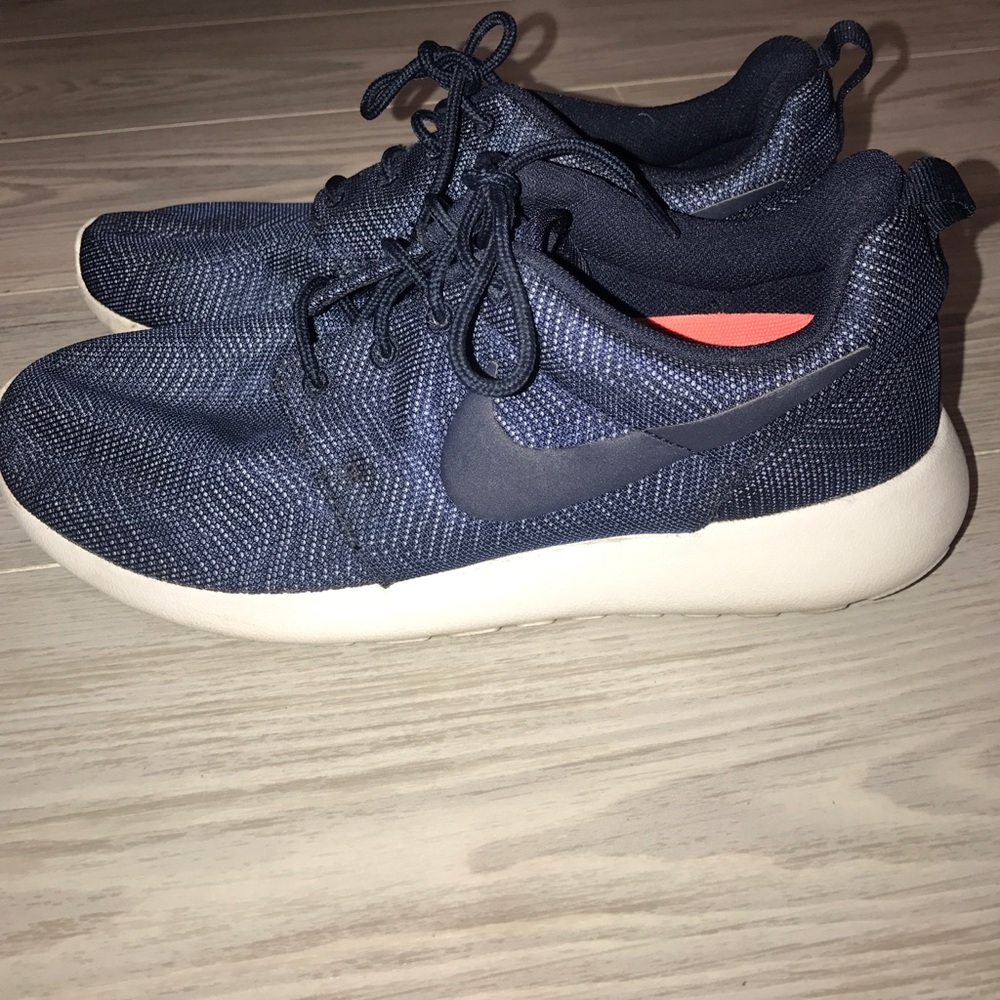 Navy Blue Nike Roshe's