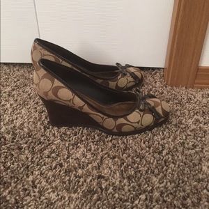 Coach pumps