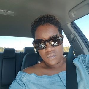 Meet your Posher, Rochelle