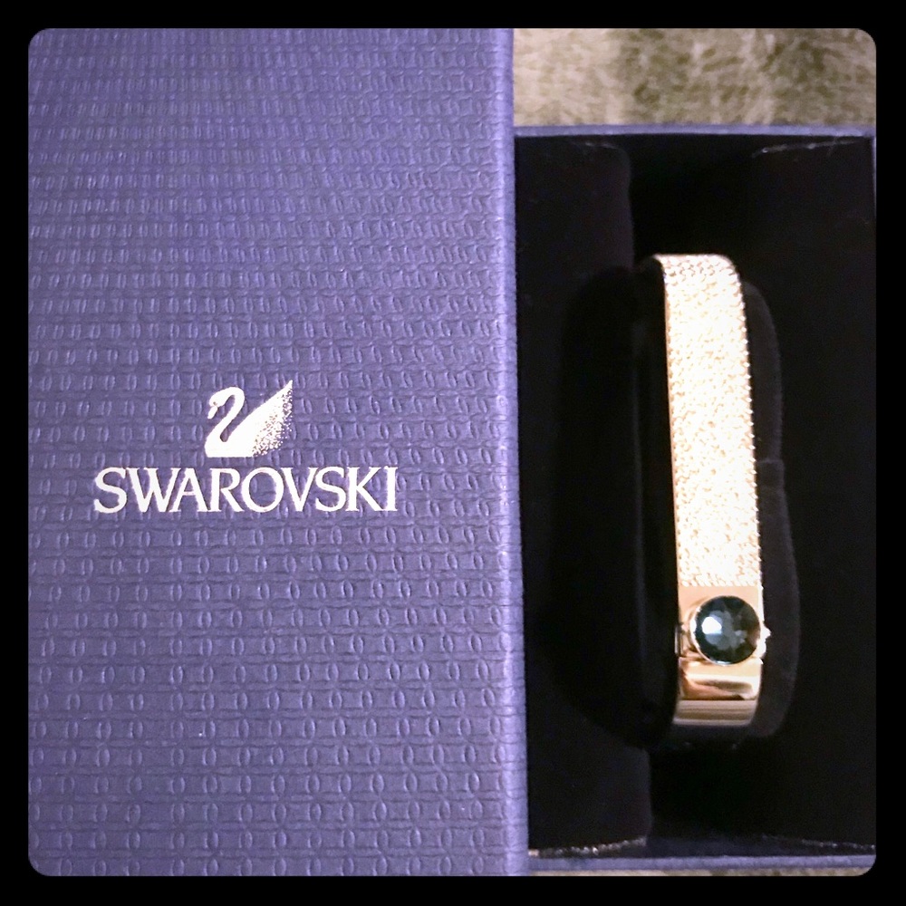 Beautiful, brand new Swarovski crystal bangle