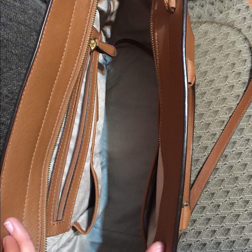 Michael Kors Selma Grommet - Picture 4 of 5