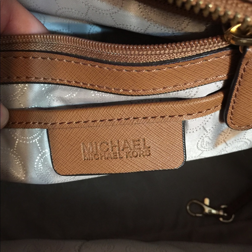 Michael Kors Selma Grommet - Picture 5 of 5