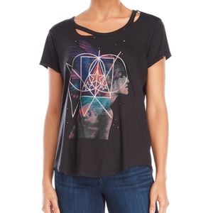 Super comfy William Rast graphic tee 🔮$ drop🔮