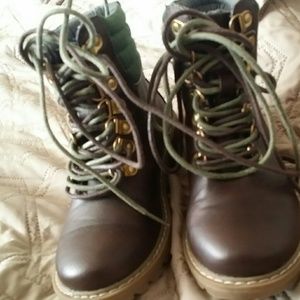 Combat boots