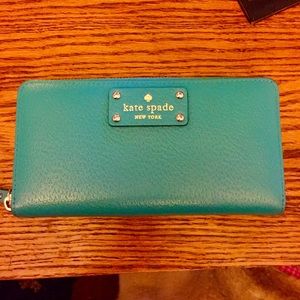Beautiful LIKE NEW Leather Kate Spade Lacey Wallet
