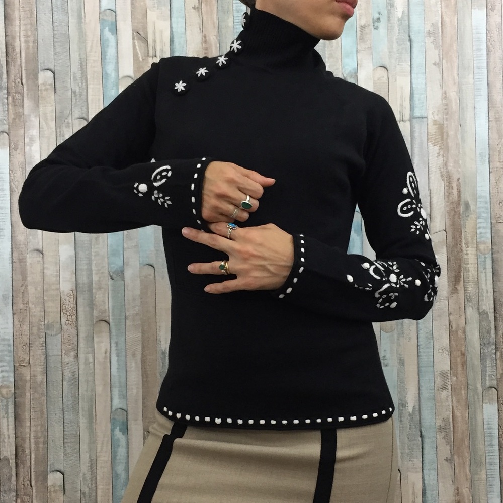 GORGEOUS NILS Sportswear Embroidered Turtleneck