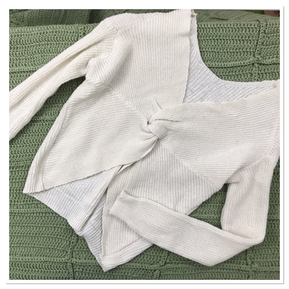 Off the shoulder open back knot knitted sweater - Picture 7 of 8