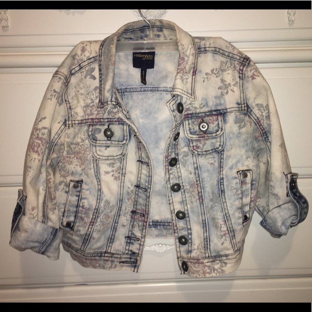 Chic Cropped Denim Jacket