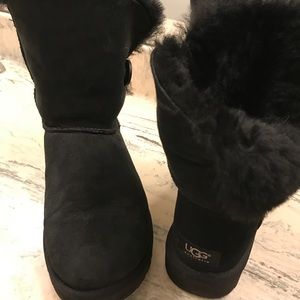 Black Uggs- WILLING TO NEGOTIATE