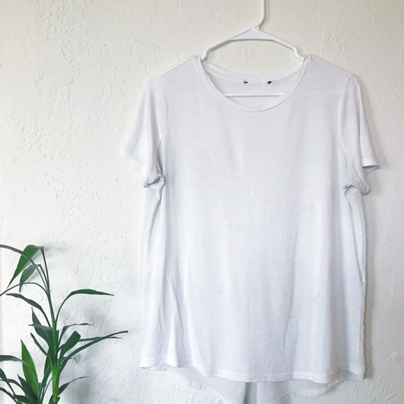 Plain white top. - Picture 1 of 4