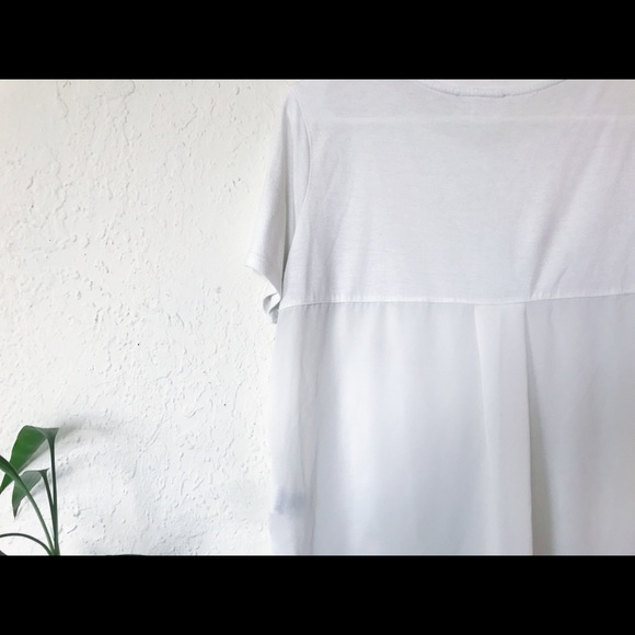 Plain white top. - Picture 4 of 4