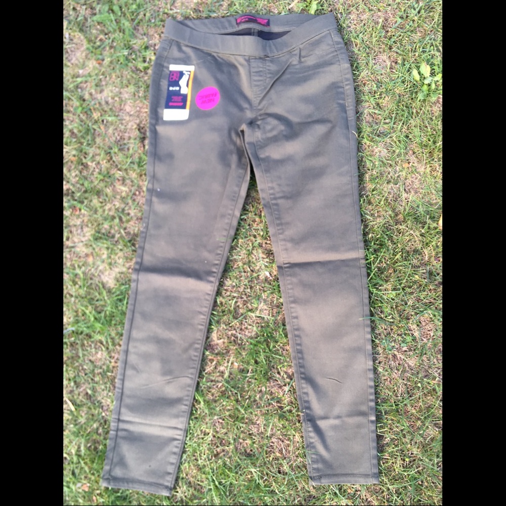 No Boundaries Women’s Jeggings - Olive