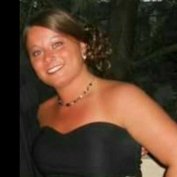 Meet your Posher, Laurielle๐โฎ - Picture 3 of 3