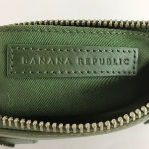 Banana Republic Bags - Banana Republic Green Clutch Banana Republic Bags - Banana Republic Green Clutch