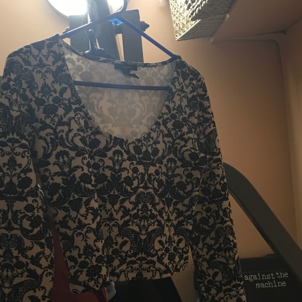 Long sleeve crop top