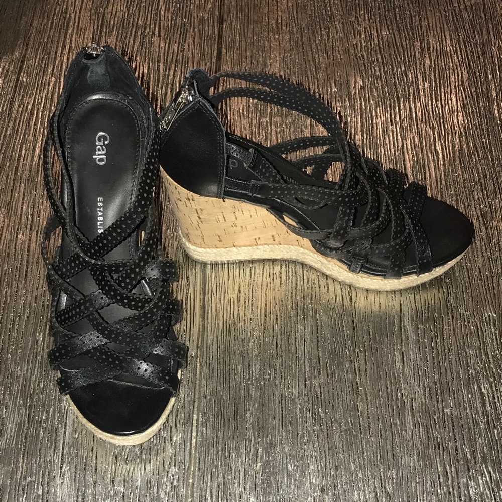 Gap wedges black slightly worn