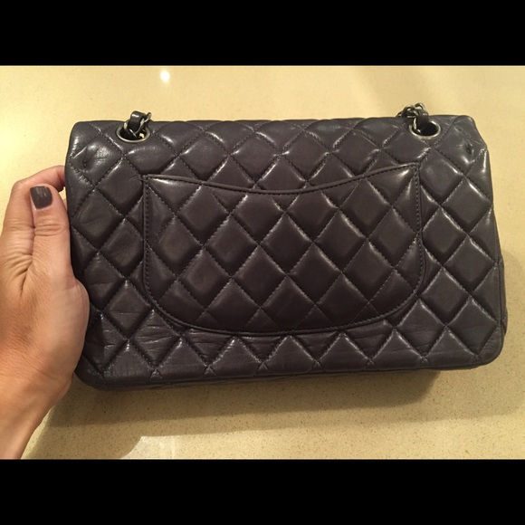 100% Authentic Chanel Classic Flap Bag - Medium - Picture 2 of 8