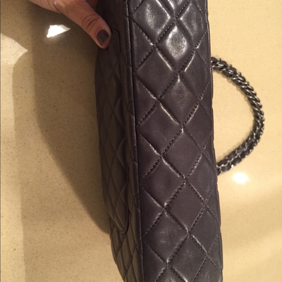 100% Authentic Chanel Classic Flap Bag - Medium - Picture 4 of 8