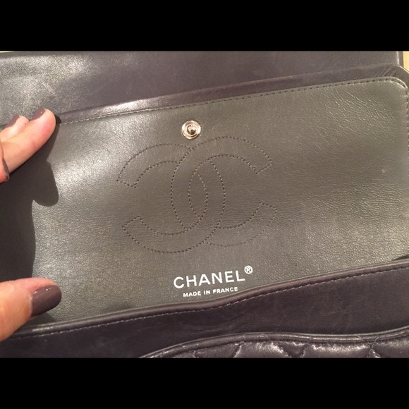 100% Authentic Chanel Classic Flap Bag - Medium - Picture 7 of 8