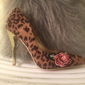 LEOPARD ROSE POINTED TOE PUMP GOLD HEEL