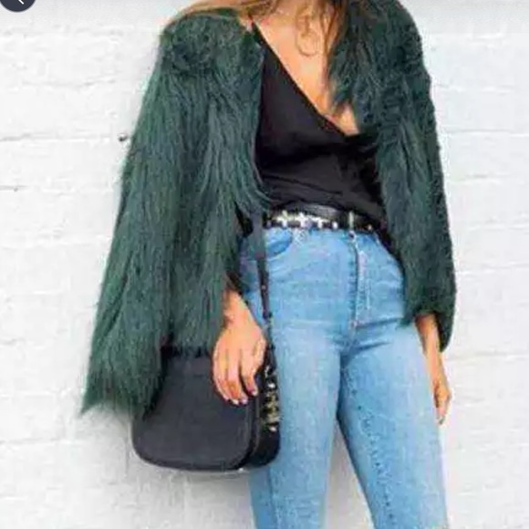 ๐๐ ๐HOLIDAY CHIC๐ - Picture 2 of 4