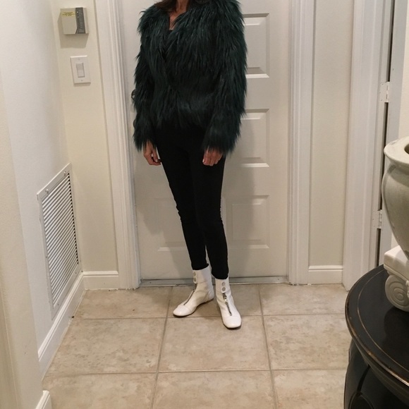 ๐๐ ๐HOLIDAY CHIC๐ - Picture 3 of 4