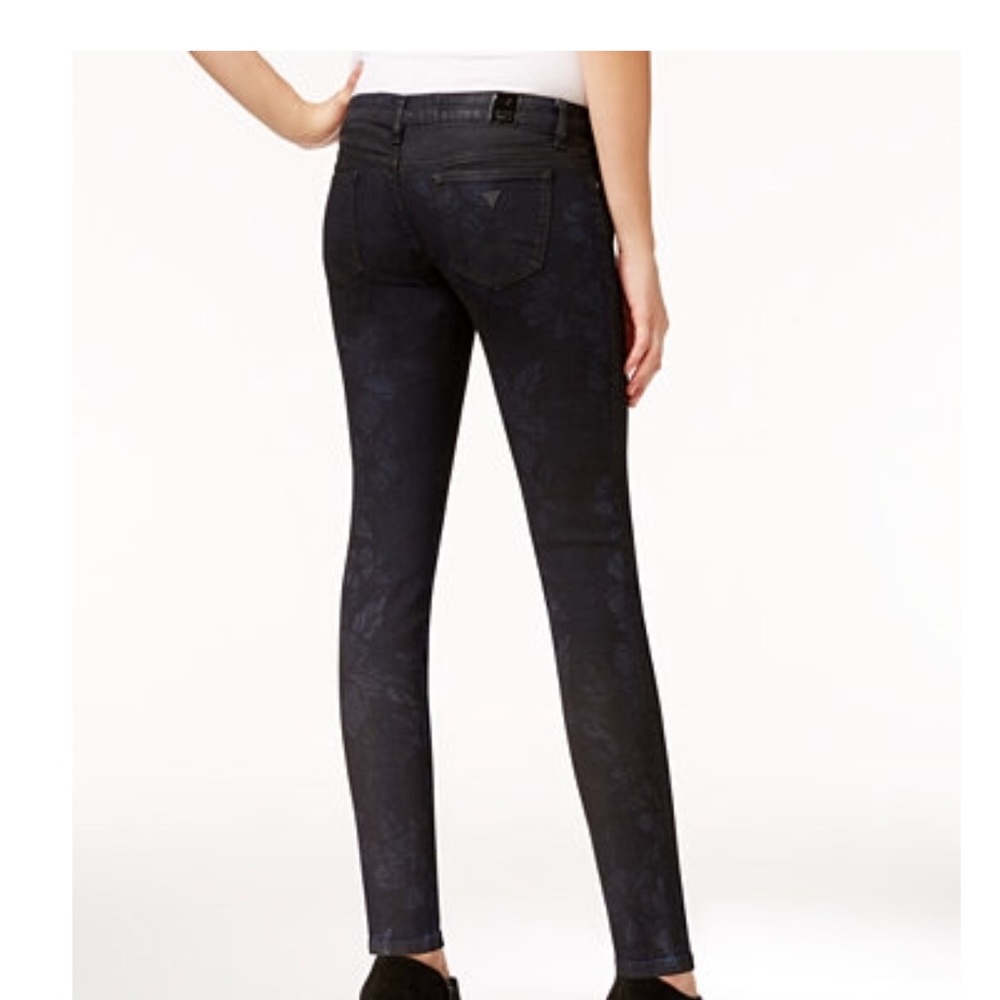 SALE🔥🔥Guess 🍒 bloom blue jeans..skinny