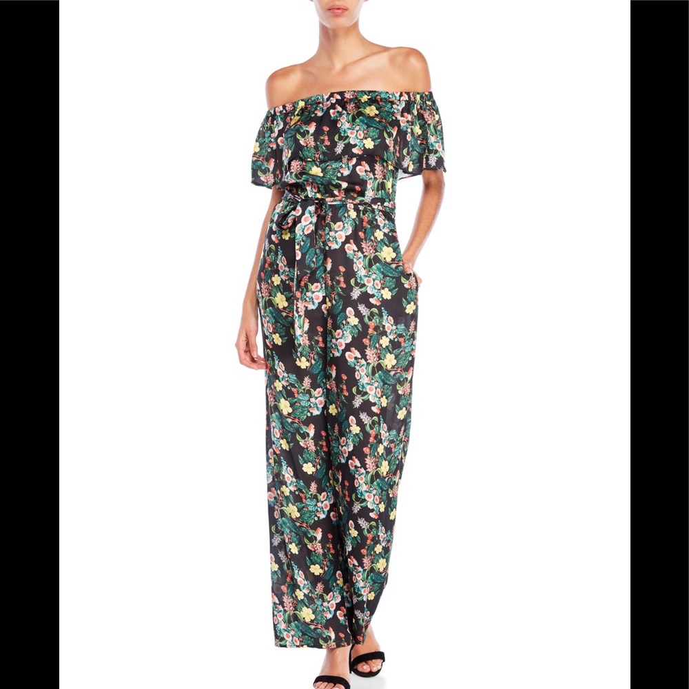 Bebe floral jumpsuit 🌸FLASH SALE 🌸