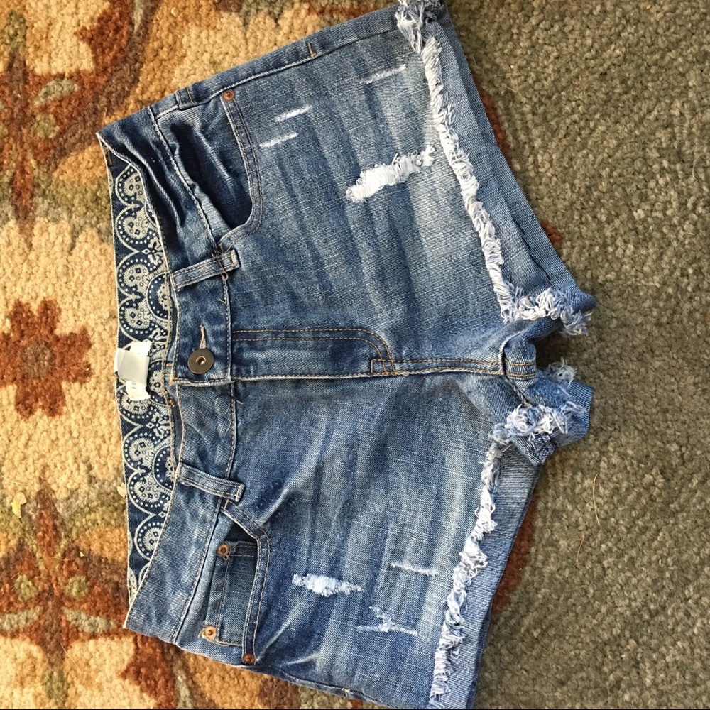 Forever 21 jeans short. 😜💋🌸