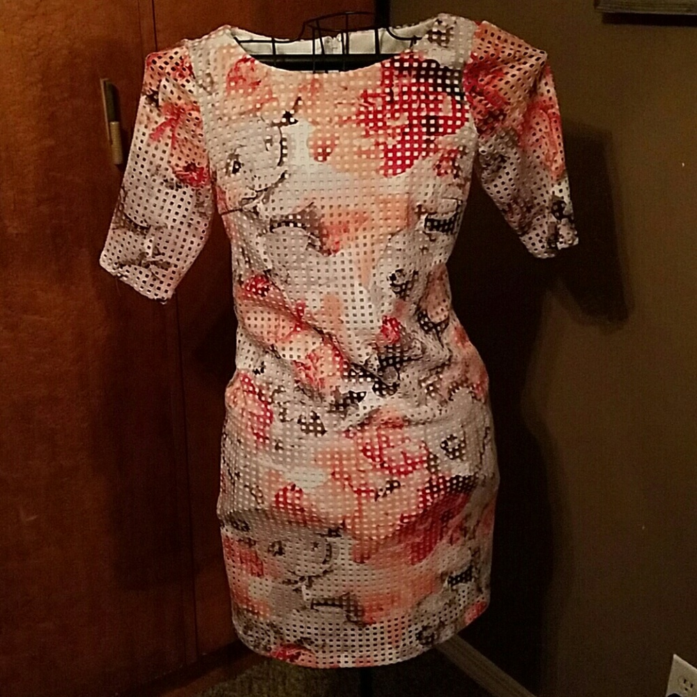 Super flattering floral dress!
