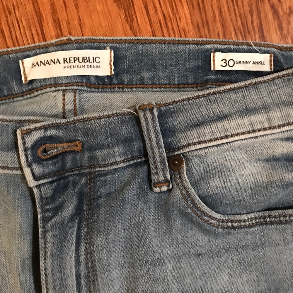 Banana Republic Light Wash Ankle Fit Size 30