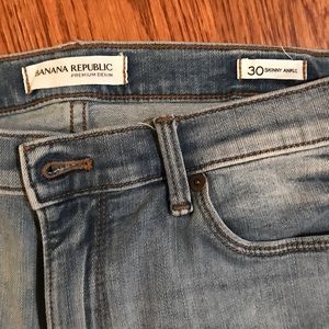 Banana Republic Light Wash Ankle Fit Size 30