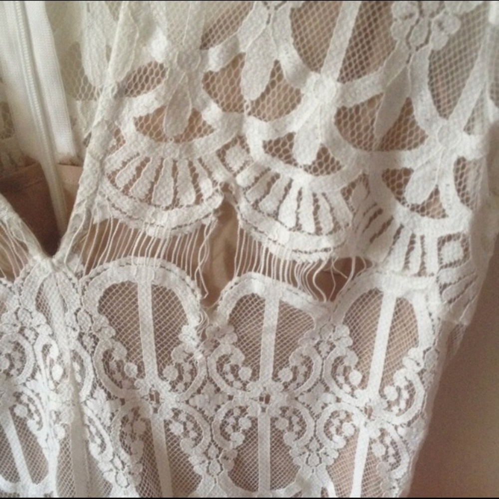 Lace maxi dress with high Center slit - Picture 3 of 3