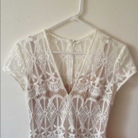 Lace maxi dress with high Center slit - Picture 2 of 3