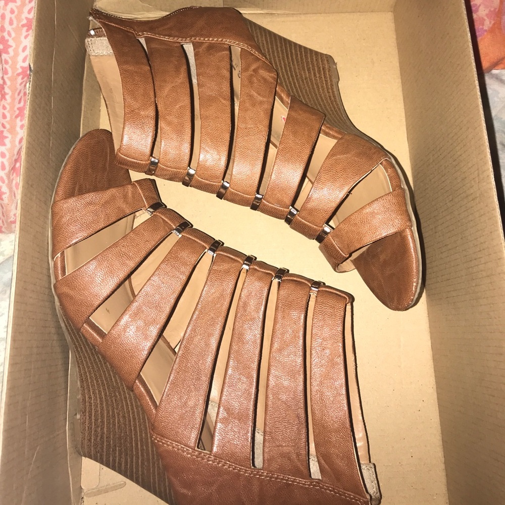 CUTE BROWN WEDGES