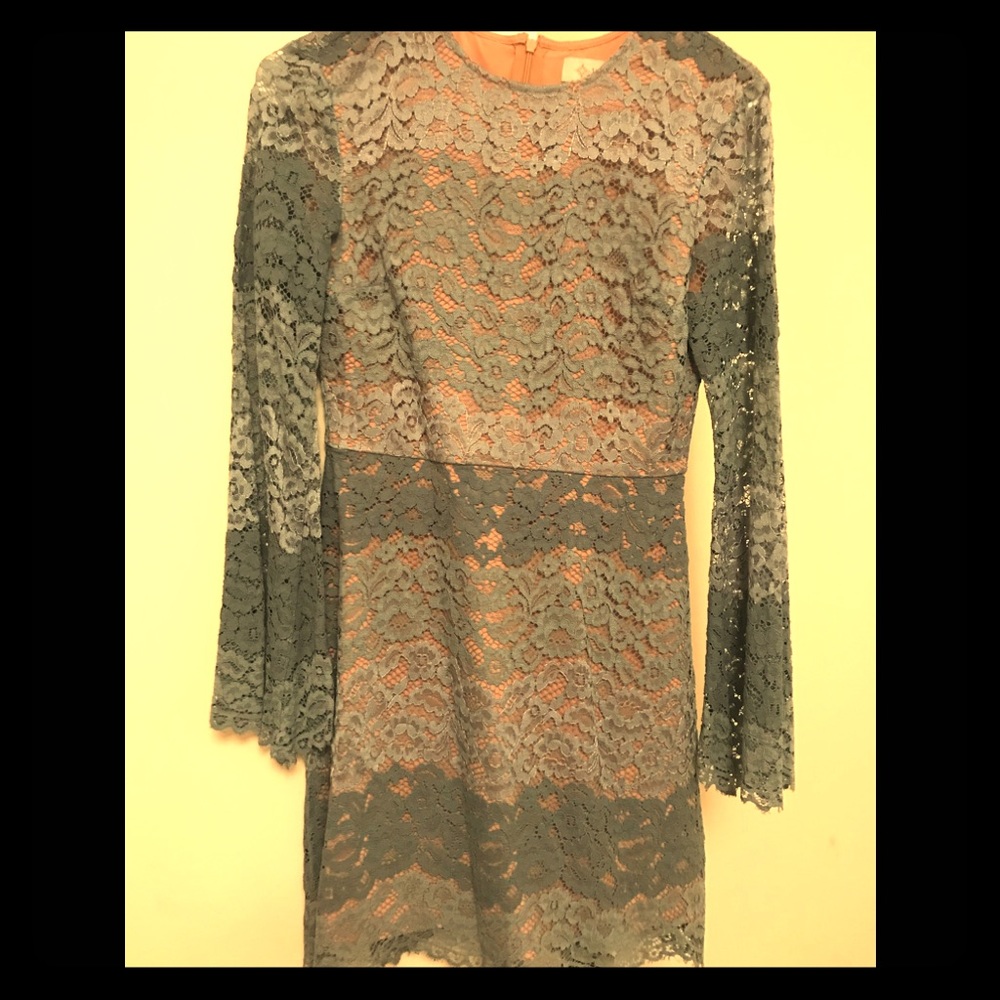 Excellent condition beautiful blue lace Tobi dress
