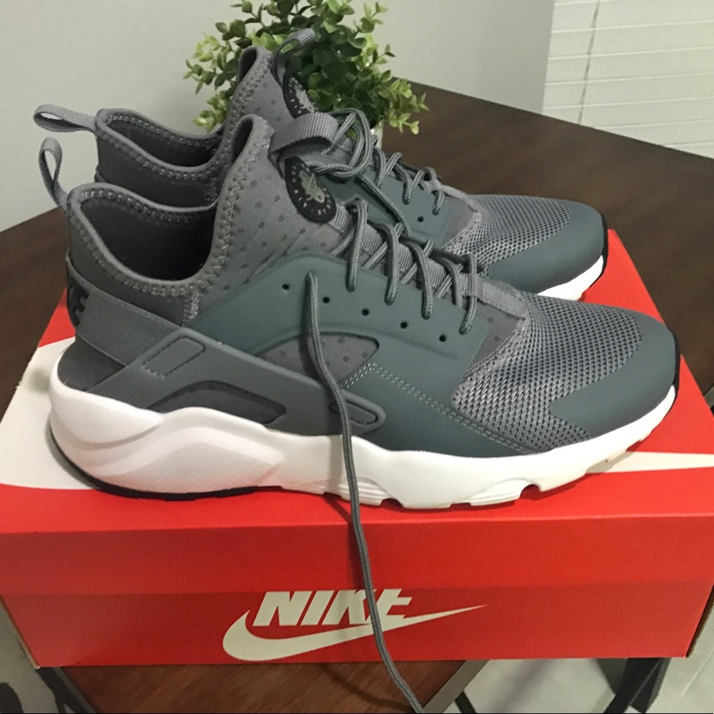 Men's Nike Huaraches 10.5