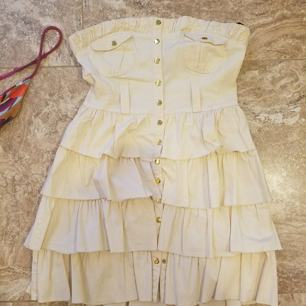 BEBE 2B Ruffle Strapless dress