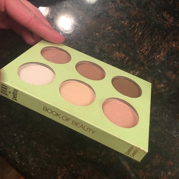 Book of beauty contour pixi by Petra - Picture 1 of 3