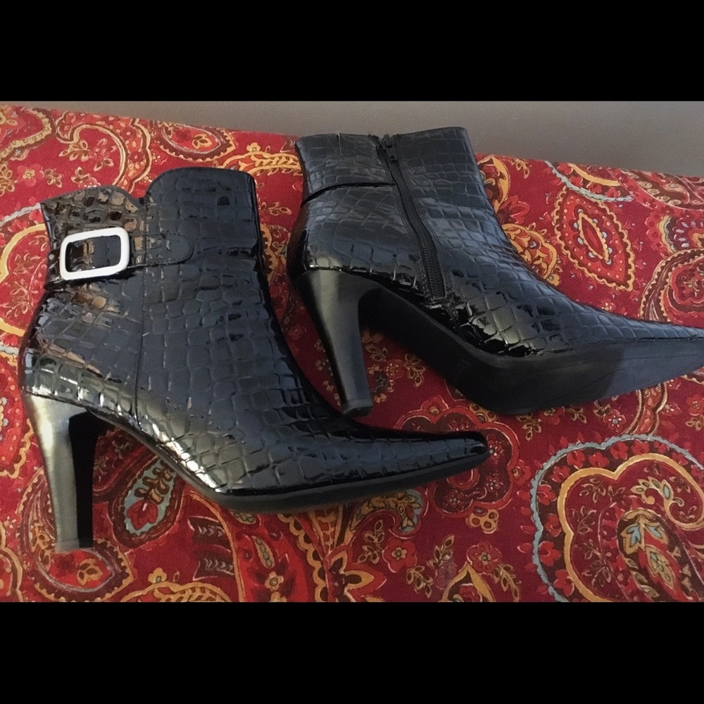 Super cute Bass Florena ankle boots