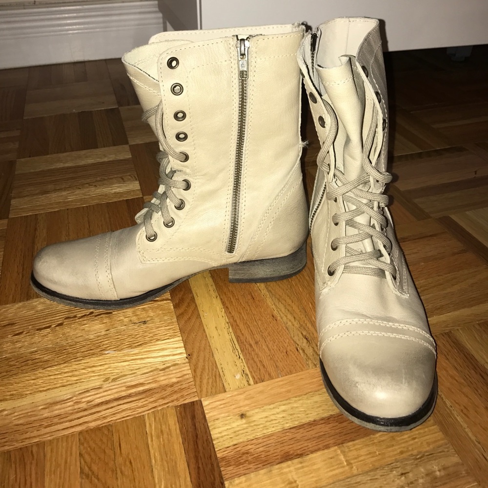 NEW - Steve Madden Cream Combat Boots - Size 8