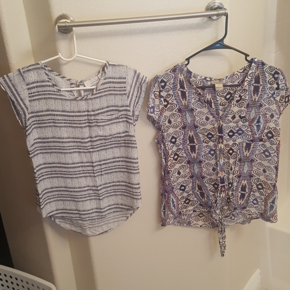 💖Awesome bundle two light weight shirts💖